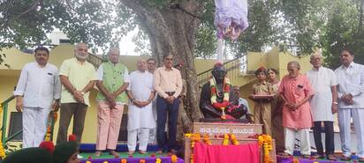 ಕಲಬುರಗಿಯ ಎನ್‌ವಿ ಕಾಲೇಜಿಗೆ 1927ರ ಮಾ.23ರಂದು ಗಾಂಧೀಜಿ ಭೇಟಿ ನೀಡಿ ಸಭೆ ನಡೆಸಿದ ಸವಿ ನೆನಪಿಗಾಗಿ ಜಯಂತಿ ದಿನದಂದೇ ಗಾಂಧೀಜಿ ಪುತ್ಥಳಿ ಅನಾವರಣ ಮಾಡಲಾಯಿತು. | Kannada Prabha