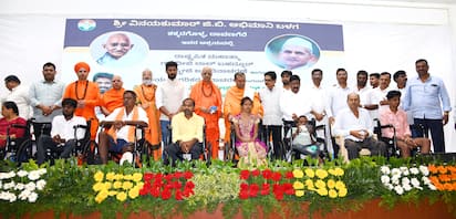 2ಕೆಡಿವಿಜಿ4-ದಾವಣಗೆರೆಯಲ್ಲಿ ಜಿ.ಬಿ.ವಿನಯಕುಮಾರ ಅಭಿಮಾನಿ ಬಳಗದಿಂದ ಗಾಂಧೀಜಿ-ಶಾಸ್ತ್ರೀಜಿ ಜಯಂತಿ ಹಾಗೂ ಹಿರಿಯ ನಾಗರೀಕರ ದಿನಾಚರಣೆ ಅಂಗವಾಗಿ ವಿಕಲಚೇತನರಿಗೆ ವ್ಹೀಲ್‌ ಚೇರ್‌, ವಾಕರ್, ಶ್ರವಣ ಸಾಧನ ವಿತರಿಸಲಾಯಿತು. ..............2ಕೆಡಿವಿಜಿ5-ದಾವಣಗೆರೆಯಲ್ಲಿ ಜಿ.ಬಿ.ವಿನಯಕುಮಾರ ಅಭಿಮಾನಿ ಬಳಗದಿಂದ ಗಾಂಧೀಜಿ-ಶಾಸ್ತ್ರೀಜಿ ಜಯಂತಿ ಹಾಗೂ ಹಿರಿಯ ನಾಗರೀಕರ ದಿನಾಚರಣೆ ಅಂಗವಾಗಿ ವಿಕಲಚೇತನರಿಗೆ ವ್ಹೀಲ್‌ ಚೇರ್‌, ವಾಕರ್, ಶ್ರವಣ ಸಾಧನ ವಿತರಣೆ ಸಮಾರಂಭ ಉದ್ಘಾಟನೆ. | Kannada Prabha