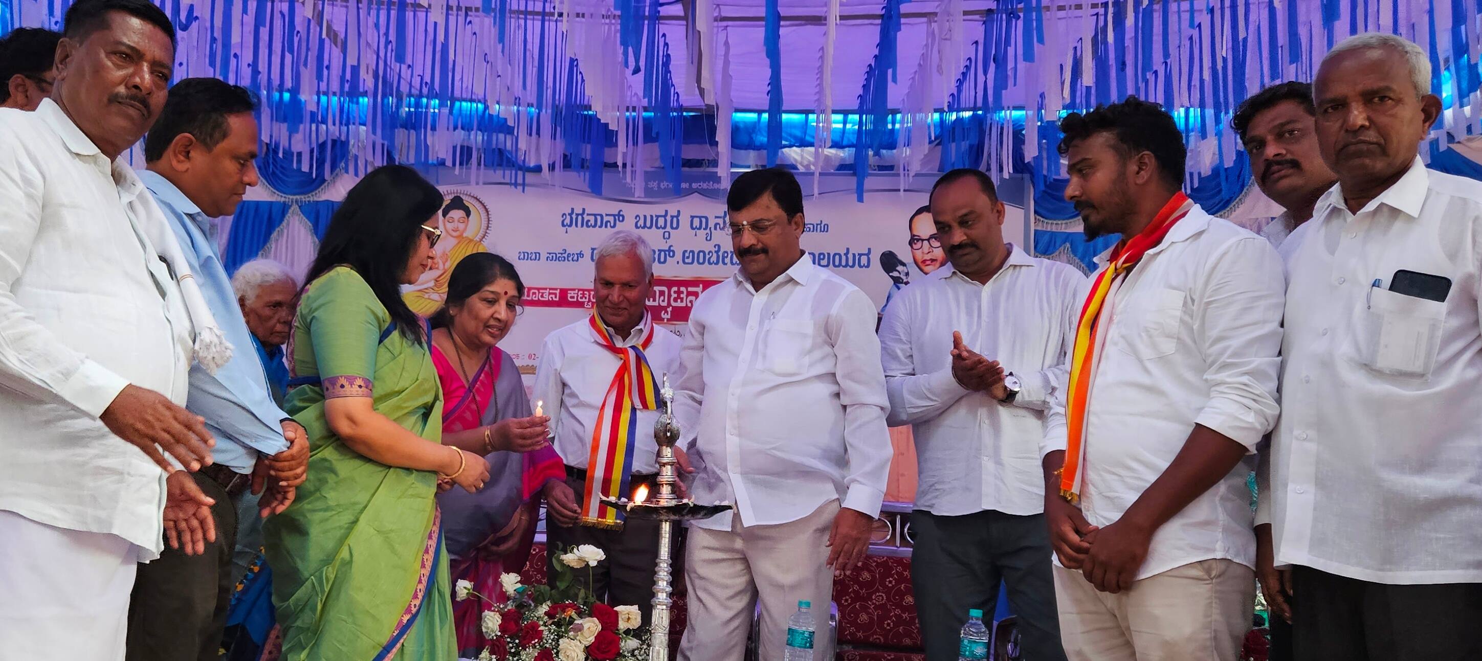 2ಕೆಎಂಎನ್ ಡಿ20ಮಳವಳ್ಳಿ ತಾಲೂಕು ಮಲಿಯೂರು ಗ್ರಾಮದಲ್ಲಿ  ನೂತನವಾಗಿ ನಿರ್ಮಿಸಿರುವ ಭಗವಾನ್ ಬುದ್ಧರ ಧ್ಯಾನ ಮಂದಿರ ಹಾಗೂ ಡಾ.ಬಿ.ಆರ್.ಅಂಬೇಡ್ಕರ್ ಗ್ರಂಥಾಲಯದ ಕಟ್ಟಡವನ್ನು ಗಣ್ಯರು ಉದ್ಘಾಟಿಸಿದರು. | Kannada Prabha
