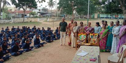 2ಕೆಎಂಎನ್ ಡಿ31ಶ್ರೀರಂಗಪಟ್ಟಣ ವಿದ್ಯಾ ಭಾರತಿ ಶಾಲೆಯ ಆವರಣದಲ್ಲಿ ಮಹಾತ್ಮಗಾಂಧಿ ಹಾಗೂ ಲಾಲ್ ಬಹುದೂಶಾಸ್ತ್ರಿ  ಜಯಂತಿ ಅಂಗವಾಗಿ ಆಯೋಜಿಸಿದ್ದ ಸ್ವಚ್ಚತಾ ಕಾರ್ಯಕ್ರಮಕ್ಕೆ ಉಮೇಶ್ ಜೀ ಚಾಲನೆ ನೀಡಿದರು. | Kannada Prabha