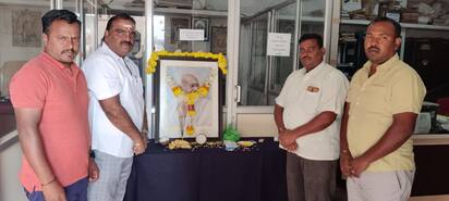 ತರೀಕೆರೆ ಶ್ರೀ ರೇವಣಸಿದ್ದೇಶ್ವರ ಪ್ರಾ.ಕೃ.ಪ ಸಹಕಾರ ಸಂಘದಲ್ಲಿ ಗಾಂದೀಜಿ ಜಯಂತಿ ಕಾರ್ಯಕ್ರಮ   | Kannada Prabha