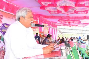 ಯಾದಗಿರಿ ನಗರದ ಜಿಲ್ಲಾ ಕ್ರೀಡಾಂಗಣದಲ್ಲಿ ರಾಷ್ಟ್ರಪಿತ ಮಹಾತ್ಮ ಗಾಂಧೀಜಿ ಅವರ 154ನೇ ಜಯಂತಿ ಅಂಗವಾಗಿ ಏರ್ಪಡಿಸಿದ್ದ ಕಾರ್ಯಕ್ರಮದಲ್ಲಿ ಸಚಿವ ಶರಣಬಸಪ್ಪಗೌಡ ದರ್ಶನಾಪುರ ಮಾತನಾಡಿದರು. | Kannada Prabha