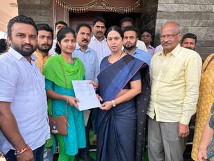 ಉದ್ಯೋಗಸ್ಥ ಮಹಿಳೆಯರ ವಸತಿ ನಿಲಯದ ಸಿಬ್ಬಂದಿಗೆ ಸಚಿವೆ ಲಕ್ಷ್ಮೀ ಹೆಬ್ಬಾಳಕರ ತಾತ್ಕಾಲಿಕ ನೇಮಕಾತಿ ಆದೇಶ ಪತ್ರ ವಿತರಿಸಿದರು | Kannada Prabha