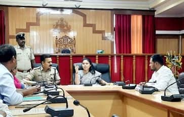 ಗದಗ ನಗರದ ಜಿಲ್ಲಾಧಿಕಾರಿ ಕಚೇರಿ ಸಭಾಂಗಣದಲ್ಲಿ ಗುರುವಾರ ನಡೆದ ಪೂರ್ವಸಭೆಯಲ್ಲಿ ಜಿಲ್ಲಾಧಿಕಾರಿ ವೈಶಾಲಿ ಎಂ.ಎಲ್. ಮಾತನಾಡಿದರು. | Kannada Prabha