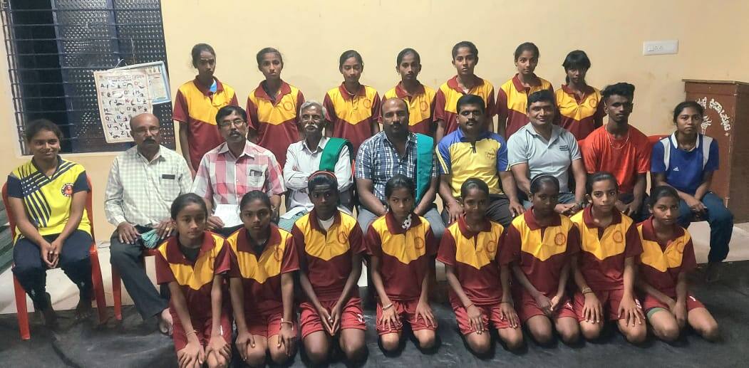 5ಕೆಎಂಎನ್ ಡಿ11ರಾಷ್ಟ್ರ ಮಟ್ಟದ ಖೇಲೋ ಇಂಡಿಯಾ ಖೋಖೋ ಪಂದ್ಯಾವಳಿಗೆ ಕರ್ನಾಟಕ ರಾಜ್ಯ ಸಬ್ ಜೂನಿಯರ್ ತಂಡ‌ದ 15 ಮಂದಿ ಆಟಗಾರರು. | Kannada Prabha