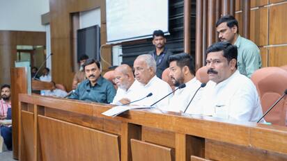 5ಕೆಪಿಎಲ್27 ಬೆಂಗಳೂರಿನಲ್ಲಿ ನಡೆದ ನೀರಾವರಿ ಸಲಹಾ ಸಮಿತಿ ಸಭೆಯ ಅಧ್ಯಕ್ಷತೆಯನ್ನು ಸಚಿವ ಶಿವರಾಜ ತಂಗಡಗಿ ಅವರು  ವಹಿಸಿದ್ದರು. | Kannada Prabha