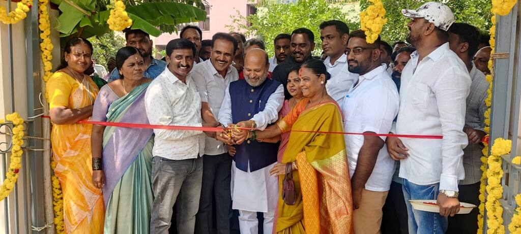 5ಕೆಆರ್ ಎಂಎನ್‌ 4.ಜೆಪಿಜಿರಾಮನಗರದ ಶಿವಲಿಂಗಯ್ಯ ಲೇಔಟ್‌ ನಲ್ಲಿ ಉದ್ಯಾನವನ್ನು ಶಾಸಕ ಇಕ್ಬಾಲ್ ಹುಸೇನ್ ಉದ್ಘಾಟಿಸಿದರು. | Kannada Prabha