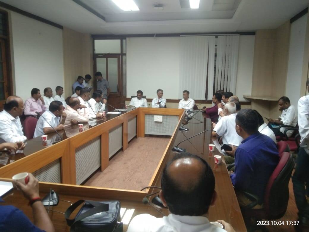 ಚಿತ್ರ : 5ಎಂಡಿಕೆ3 : ಕಂದಾಯ ಸಚಿವರನ್ನು ಭೇಟಿಯಾದ ಅರೆಭಾಷೆ ಗೌಡ ನಿಯೋಗ | Kannada Prabha