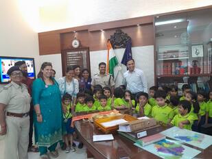 ಪುಟಾಣಿಗಳ ಜತೆ ಪೊಲೀಸ್‌ ಕಮಿಷನರ್‌  | Kannada Prabha