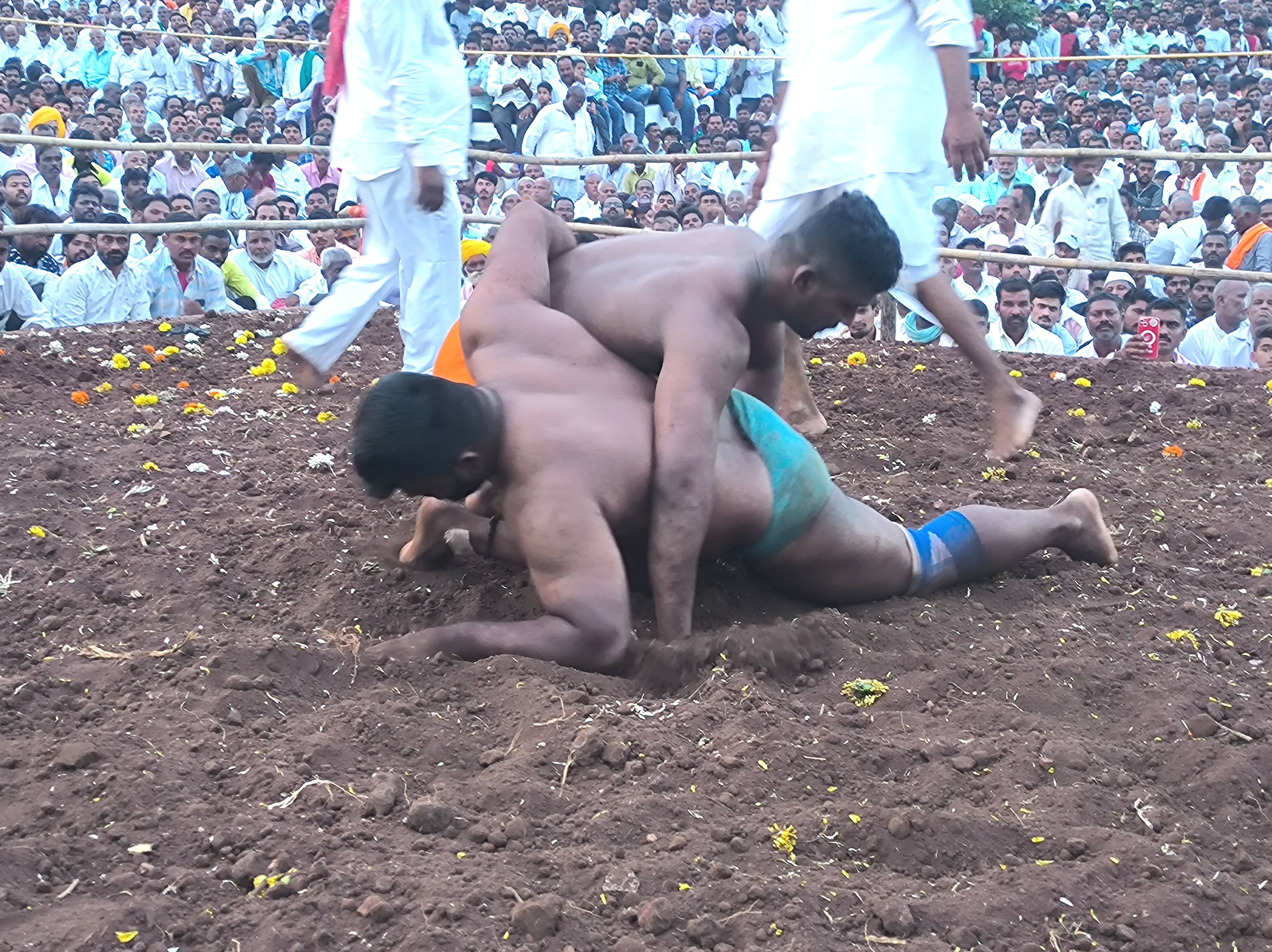 ಜನಮನ ಸೆಳೆದ ಜಂಗಿ ನಿಕಾಲಿ ಕುಸ್ತಿ: ಹರಿದು ಬಂದ ಅಪಾರ ಜನಸಾಗರ.., | Kannada Prabha