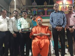 ತುಮಕೂರಿನಲ್ಲಿ ಚಂದ್ರಯಾನ -3 ಕುರಿತ ಇಸ್ರೋಯಾನ ಆಲ್ಬಮ್ ಬಿಡುಗಡೆಗೊಳಿಸಿದ ಸಿದ್ಧಲಿಂಗ ಸ್ವಾಮೀಜಿ | Kannada Prabha