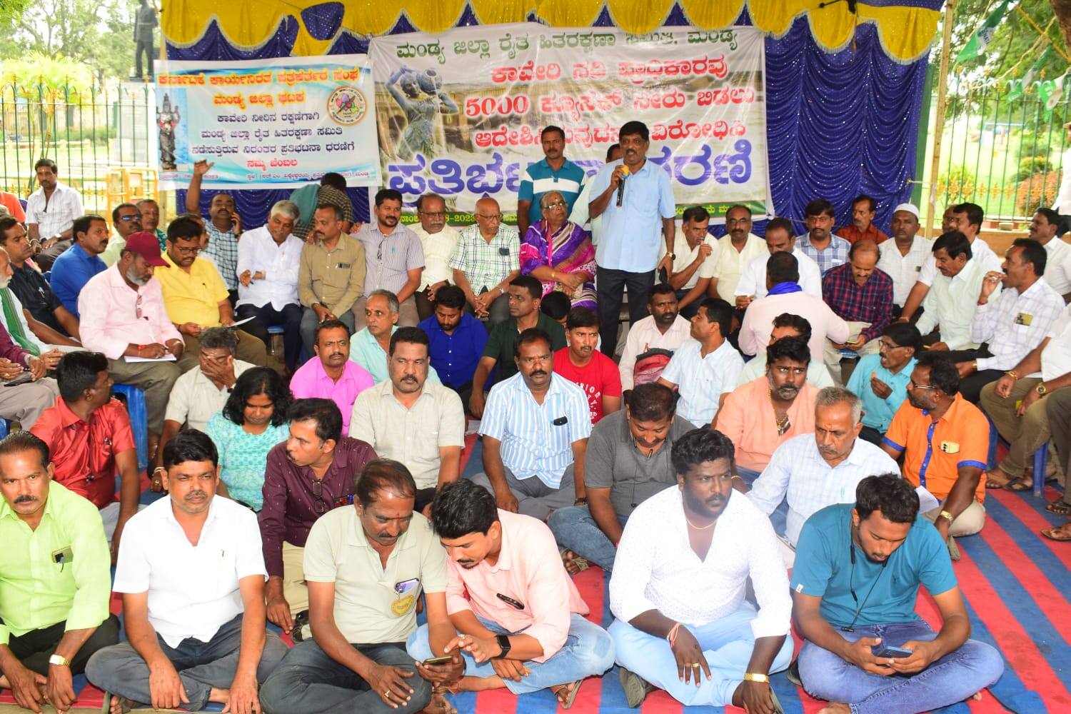 ೬ಕೆಎಂಎನ್‌ಡಿ-೧ಮಂಡ್ಯ ಜಿಲ್ಲಾ ರೈತ ಹಿತರಕ್ಷಣಾ ಸಮಿತಿ ನಡೆಸುತ್ತಿರುವ ಕಾವೇರಿ ಹೋರಾಟಕ್ಕೆ ಜಿಲ್ಲಾ ಕಾರ್ಯನಿರತ ಪತ್ರಕರ್ತರ ಸಂಘದ ಪದಾಧಿಕಾರಿಗಳು ಬೆಂಬಲ ಸೂಚಿಸಿದರು. | Kannada Prabha