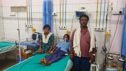 ಪೋಟೋ 6ಮಾಗಡಿ4: ಮಾಗಡಿ ತಾಲೂಕಿನ ತುಬಿನಕೆರೆ ಸಕರ್ಾರಿ ಕಿರಿಯ ಪ್ರಾಥಮಿಕ ಪಾಠಶಾಲೆಯ ವಿದ್ಯಾಥರ್ಿನಿ ಹೇಮಲತಾ ಪಟ್ಟಣದ ಸಕರ್ಾರಿ ಆಸ್ಪತ್ರೆಯಲ್ಲಿ ಉಸಿರಾಟದ ಸಮಸ್ಯೆಯಿಂದ ಚಿಕಿತ್ಸೆ ಪಡೆಯುತ್ತಿರುವುದು. | Kannada Prabha