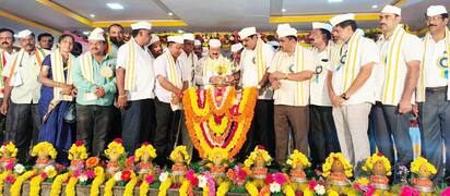 7ಕೆಎಂಎನ್ ಡಿ15ಕೆ.ಆರ್ .ಪೇಟೆಯಲ್ಲಿ ನಡೆದ ದುಶ್ಚಟ ಮುಕ್ತ ಸಮಾಜ ನಿರ್ಮಾಣಕ್ಕಾಗಿ ಜನ ಜಾಗೃತಿ ಜಾಥಾ ಮತ್ತು ವ್ಯಸನ ಮುಕ್ತ ಸಾಧಕರ ಸಮಾವೇಶ ಕಾರ್ಯಕ್ರಮವನ್ನು ಶಾಸಕ ಹೆಚ್.ಟಿ. ಮಂಜು ಉದ್ಘಾಟಿಸಿದರು.  | Kannada Prabha