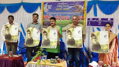 ೭ಕೆ.ಎಸ್.ಎ.ಜಿ.೧ಸಾಗರದಲ್ಲಿ ಅರಣ್ಯ ಇಲಾಖೆ ಶನಿವಾರ ಹಮ್ಮಿಕೊಂಡಿದ್ದ ೬೯ನೇ ವನ್ಯಜೀವಿ ಸಪ್ತಾಹ ಕಾರ್ಯಕ್ರಮದಲ್ಲಿ ಶಾಸಕ ಗೋಪಾಲಕೃಷ್ಣ ಬೇಳೂರು ಭಿತ್ತಿಪತ್ರ ಬಿಡುಗಡೆಗೊಳಿಸಿದರು | Kannada Prabha