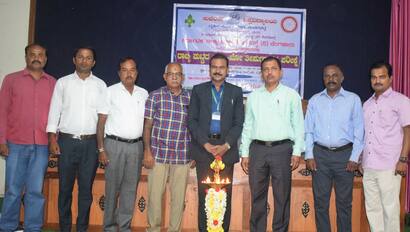 ಪೊಟೊ: 7ಎಸ್‌ಎಂಜಿಕೆಪಿ07ಶಂಕರಘಟ್ಟದಲ್ಲಿರುವ ಕುವೆಂಪು ವಿಶ್ವದ್ಯಾಲಯದ ಪ್ರೊ.‌ಎಸ್. ಪಿ.‌ ಹಿರೇಮಠ್ ಸಭಾಂಗಣದಲ್ಲಿ ಶನಿವಾರ ರಾಜ್ಯಮಟ್ಟದ ಖೋ-ಖೋ ತೀರ್ಪುಗಾರರ ಪರೀಕ್ಷೆ ನಡೆಯಿತು. | Kannada Prabha