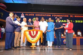 ಆಳ್ವಾಸ್ ಪ್ರಗತಿ-೨೦೨೩ ಆರಂಭ:‘ಸರ್ಕಾರದಂತೆ ಕರ್ತವ್ಯ ನಿರ್ವಹಿಸಿದ   ಆಳ್ವಾಸ್: ಸಾಂಸದ ನಳಿನ್ ಶ್ಲಾಘನೆ  | Kannada Prabha