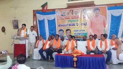 ಪೊಟೋ೮ಸಿಪಿಟಿ೧: ಚನ್ನಪಟ್ಟಣದ ಎಲ್.ಎನ್. ಕಲ್ಯಾಣ ಮಂಟಪದಲ್ಲಿ ನಡೆದ ಬಿಜೆಪಿ ಕಾರ್ಯಕರ್ತರ ಸಭೆಯಲ್ಲಿ ಎಂಎಲ್‌ಸಿ ಯೋಗೇಶ್ವರ್ ಮಾತನಾಡಿದರು. | Kannada Prabha