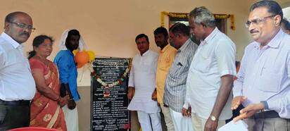 ಹಾನಗಲ್ಲ ತಾಲೂಕಿನ ವಾಸನ ಗ್ರಾಮದ ಸರ್ಕಾರಿ ಹಿರಿಯ ಪ್ರಾಥಮಿಕ ಶಾಲೆಯಲ್ಲಿ ಶಾಸಕ ಶ್ರೀನಿವಾಸ ಮಾನೆ ನೂತನ ಕೊಠಡಿ ಉದ್ಘಾಟಿಸಿದರು. | Kannada Prabha