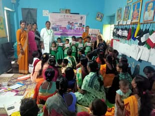 8ಕೆಕೆಆರ್1:ಕುಕನೂರು ತಾಲೂಕಿನ ಆಡೂರು ಗ್ರಾಮದ ಅಂಗನವಾಡಿ ಕೇಂದ್ರದಲ್ಲಿ ಇಂದ್ರಧನುಷ್ ಲಸಿಕೆ ಅಭಿಯಾನ ಕಾರ್ಯಕ್ರಮ ಜರುಗಿತು.  | Kannada Prabha