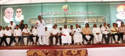 2.ಬಿಡದಿ ಸಮೀಪದ ಕೇತಗಾನಹಳ್ಳಿಯ ತೋಟದ ಮನೆಯಲ್ಲಿ ನಡೆದ ಜೆಡಿಎಸ್ ಮುಖಂಡರ ಸಭೆಯಲ್ಲಿ ಮಾಜಿ ಶಾಸಕ ಎ.ಮಂಜುನಾಥ್‌ ಮಾತನಾಡಿದರು. | Kannada Prabha