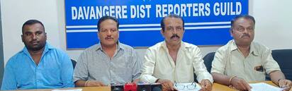 9ಕೆಡಿವಿಜಿ61-ದಾವಣಗೆರೆಯಲ್ಲಿ ಹಿಂದುಳಿದ ವರ್ಗಗಳ ಮುಖಂಡ, ಪಾಲಿಕೆ ಮಾಜಿ ಸದಸ್ಯ ಎನ್.ಜೆ. ನಿಂಗಪ್ಪ ಸುದ್ದಿಗೋಷ್ಟಿಯಲ್ಲಿ ಮಾತನಾಡಿದರು. | Kannada Prabha