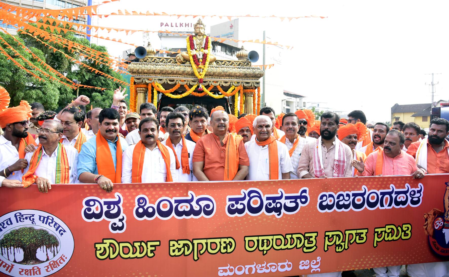 ಶೋಭಾಯಾತ್ರೆಗೆ ಚಾಲನೆ ನೀಡಿದ ಸಂದರ್ಭ | Kannada Prabha