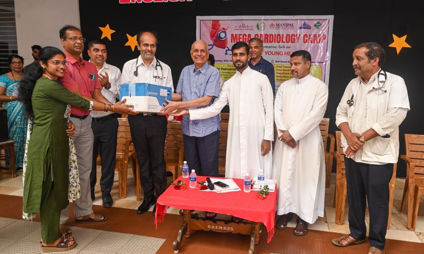 08ಇಸಿಜಿಕಾರ್ಯಕ್ರಮದಲ್ಲಿ ಸಮುದಾಯ ಆರೋಗ್ಯ ಕೇಂದ್ರಗಳಿಗೆ ಇಸಿಜಿ ಯಂತ್ರಗಳನ್ನು ಹಸ್ತಾಂತರಿಸಲಾಯಿತು | Kannada Prabha