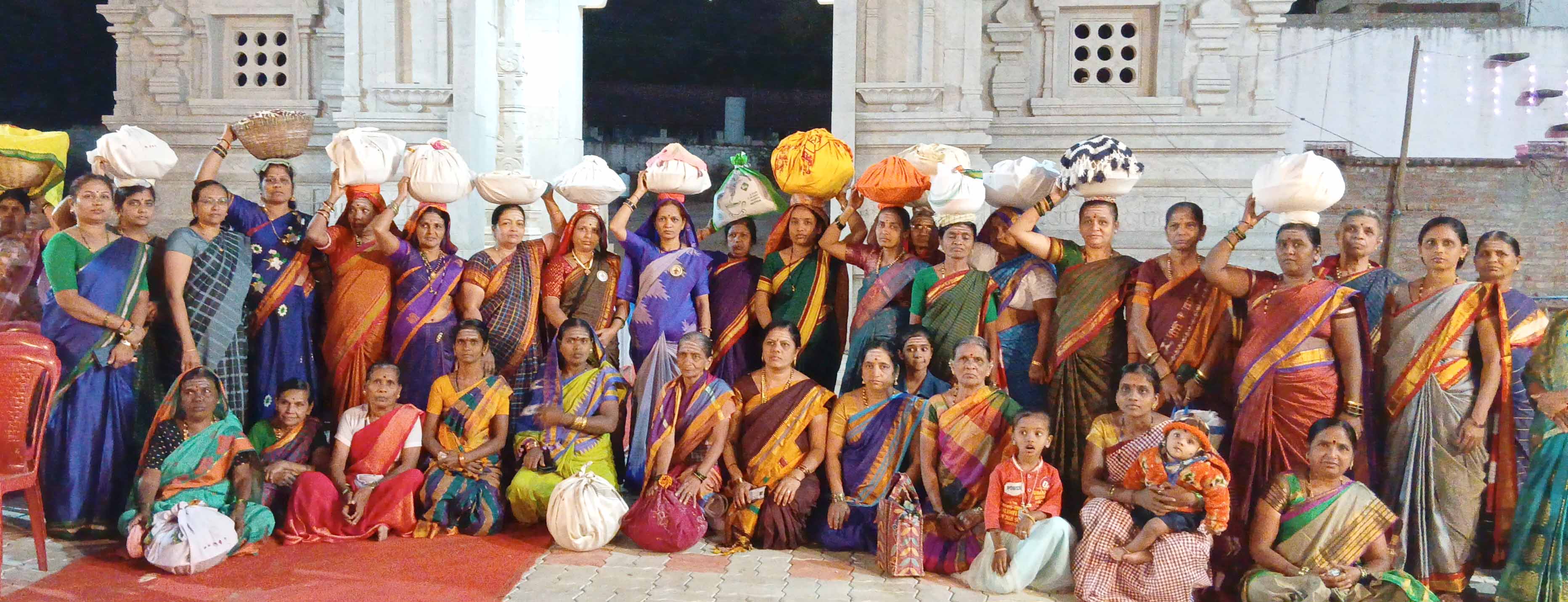 ಪೋಟೋ: 9 ಜಿಎಲ್ಡಿ1- ಗುಳೇದಗುಡ್ಡದಲ್ಲಿ ಶರಣ ಸಂಗಮ ಸಮಾರಂಭದ ಅಂಗವಾಗಿ ನಡೆದ ಮಹಿಳೆಯರ ರೊಟ್ಟಿ ಜಾತ್ರೆ ಮೆರವಣಿಗೆ.  | Kannada Prabha