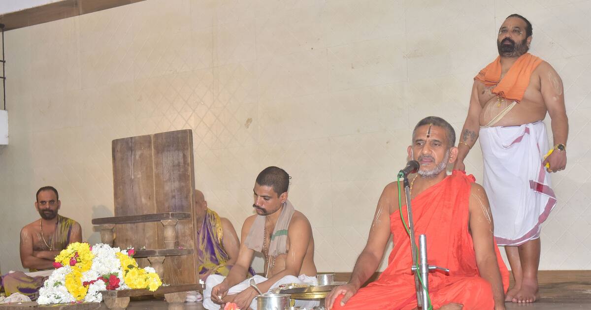 a true devotee is one who always worships the lord ...