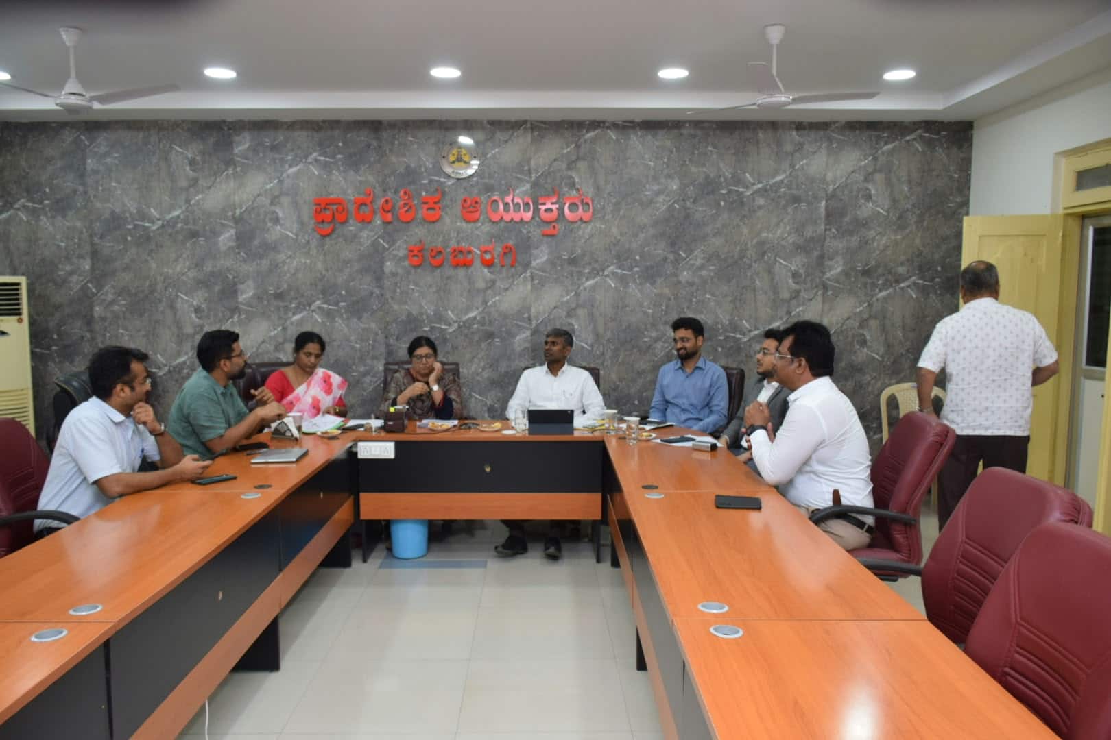 ಈಶಾನ್ಯ ಶಿಕ್ಷಕರ ಕ್ಷೇತ್ರದ ವಿಧಾನಪರಿಷತ್ ಚುನಾವಣೆಯ ಸಿದ್ಧತೆ ಕುರಿತು ಕಲಬುರಗಿಯಲ್ಲಿ ವಿಡಿಯೋ ಕಾನ್ಫರೆನ್ಸ್ ಮೂಲಕ ಅಧಿಕಾರಿಗಳ ಸಭೆ ನಡೆಸಲಾಯಿತು. | Kannada Prabha