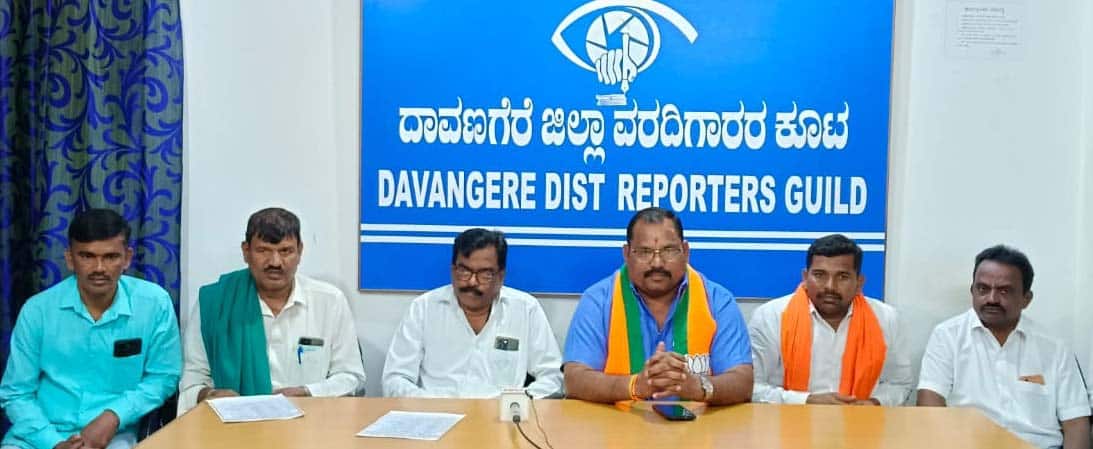 ್11ಕೆಡಿವಿಜಿ4-ದಾವಣಗೆರೆಯಲ್ಲಿ ಗುರುವಾರ ಬಿಜೆಪಿ ಜಿಲ್ಲಾ ಪ್ರಧಾನ ಕಾರ್ಯದರ್ಶಿ ಧನಂಜಯ ಕಡ್ಲೇಬಾಳು ಸುದ್ದಿಗೋಷ್ಟಿಯಲ್ಲಿ ಮಾತನಾಡಿದರು. | Kannada Prabha