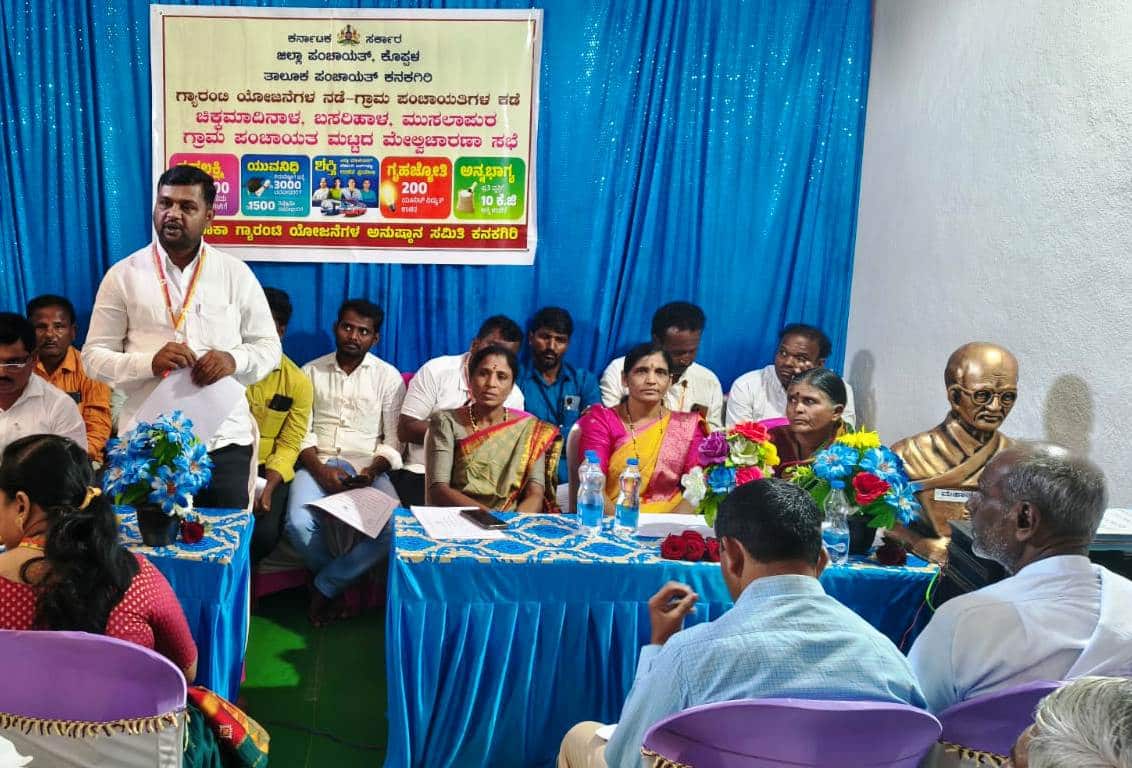 ಪೋಟೋಗ್ಯಾರಂಟಿ ಯೋಜನೆಗಳ ಪ್ರಗತಿ ಪರಿಶೀಲನಾ ಸಭೆಯಲ್ಲಿ ತಾಲೂಕು ಅಧ್ಯಕ್ಷ ಹಜರತಹುಸೇನ ಮಾತನಾಡಿದರು.   | Kannada Prabha