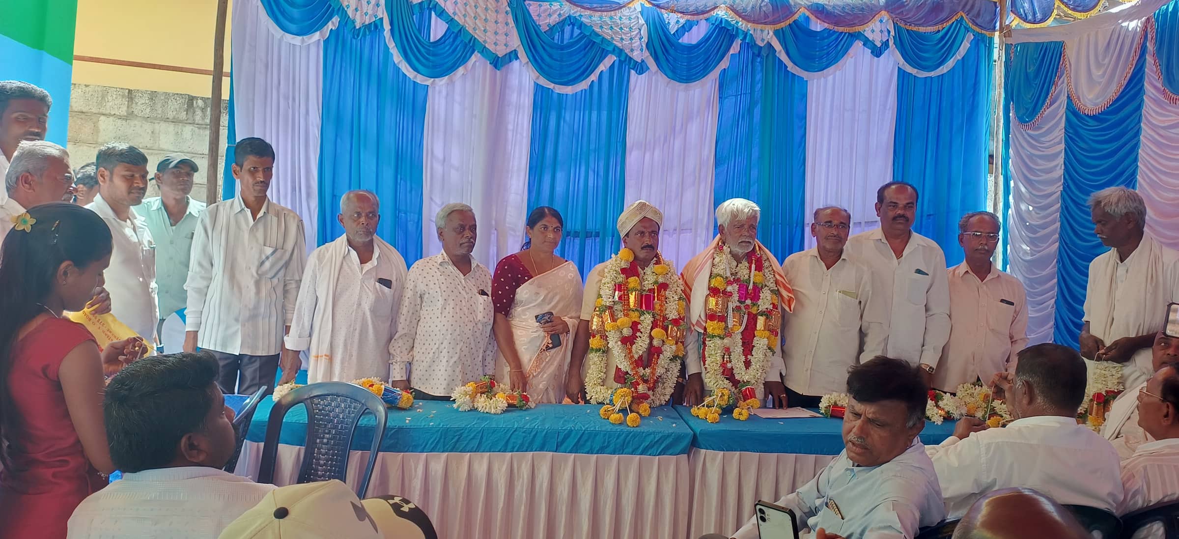 11 ಟಿವಿಕೆ 4 - ತುರುವೇಕೆರೆ ತಾಲೂಕಿನ ಡಿ.ಕಲ್ಕೆರೆ ಪ್ರಾಥಮಿಕ ಕೃಷಿ ಪತ್ತಿನ ಸಹಕಾರ ಸಂಘದ ನೂತನ ಅಧ್ಯಕ್ಷರಾಗಿ ಡಿ.ಪಿ.ರಾಜು ಉಪಾಧ್ಯಕ್ಷರಾಗಿ ಕೆ.ಹೆಚ್.ನಾಗರಾಜು ಅವಿರೋಧ ಆಯ್ಕೆಯಾದರು. | Kannada Prabha