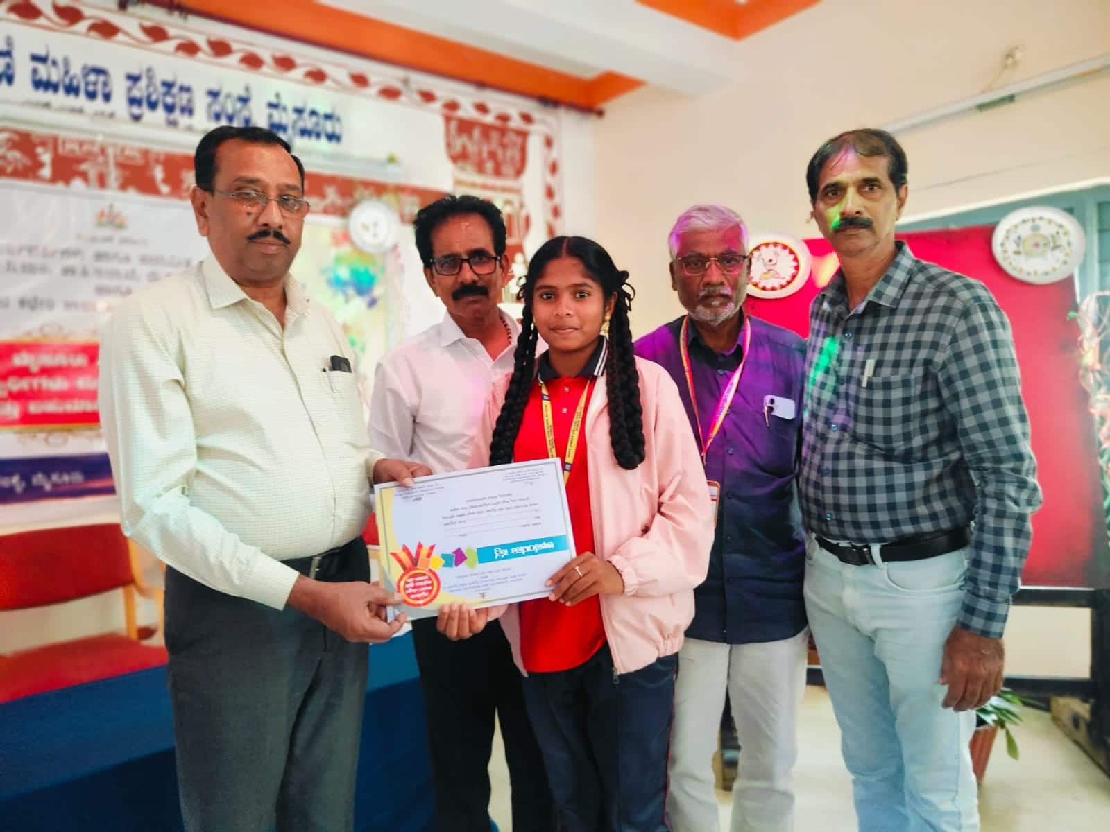  ಜಮೀಲಾ ಚಿತ್ರಕಲೆ ಪ್ರತಿಭೆಯಿಂದ ರಾಜ್ಯಕ್ಕೆ ಪ್ರವೇಶ | Kannada Prabha