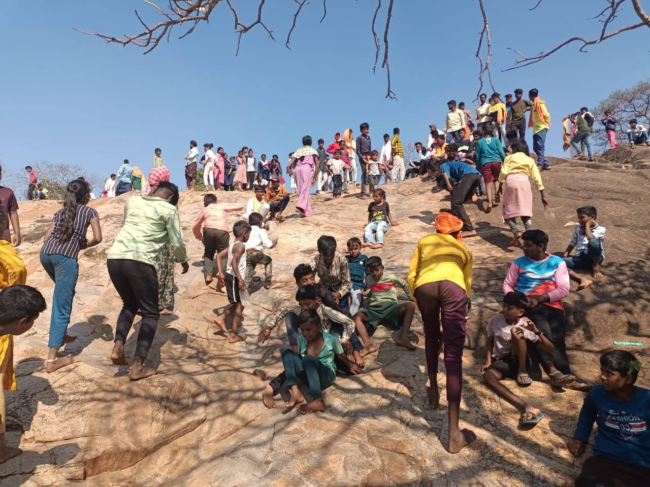 kalarava of gadripalanayak devotees at mincheri gudda | Kalarava Of ...